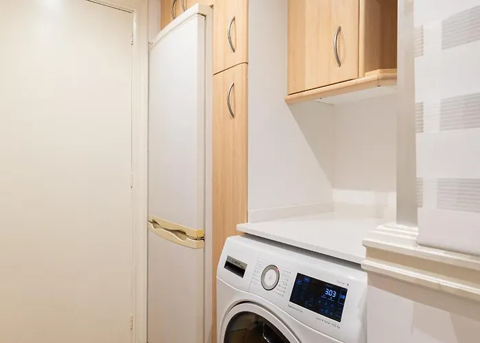 Canovas Center 比戈